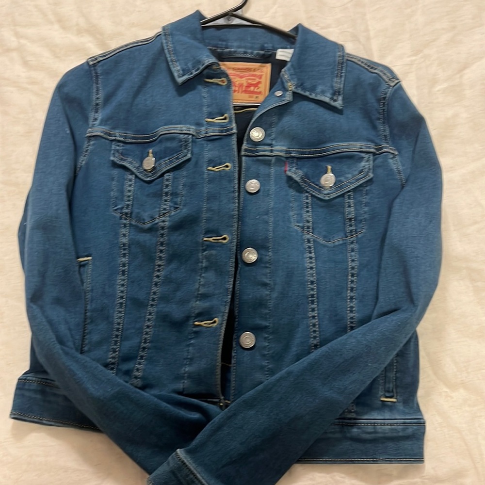 Comfy Levi’s denim jacket